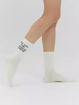 Носки женские молочно-белые с рисунком в виде надписи