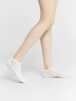 Носки женские молочно-белые с рисунком в виде мелкого гороха