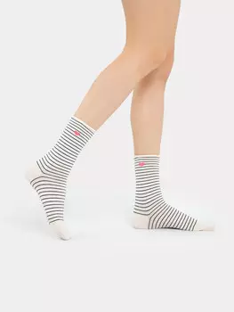 Носки женские молочно-белые с рисунком в виде сердца и полоски