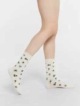 Носки женские молочные с рисунком в виде мелких цветов