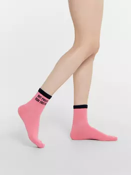 Носки женские розовые с рисунком в виде надписи