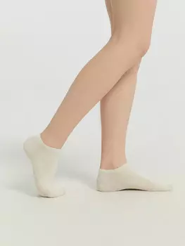 Носки женские в бело-молочном цвете с рисунком в виде ромбов