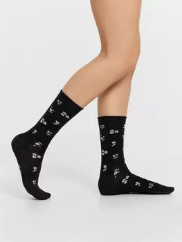Носки женские в черном цвете с рисунком в виде мелких цветов