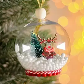 Новогодний шар с деревянной фигуркой