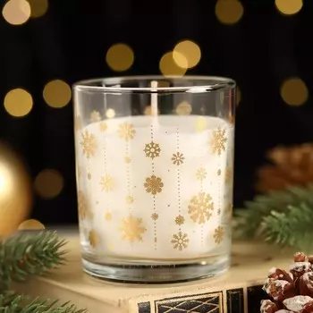 Ароматическая новогодняя свеча в стакане