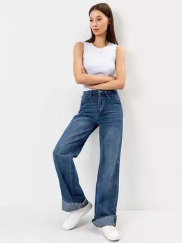 Облегающий топ в рубчик с фигурным подрезом белого цвета