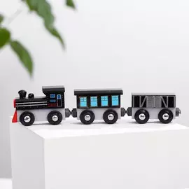 Паровоз и два вагона