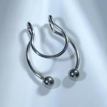 Пирсинг в нос (фейк для септума)