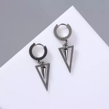 Пирсинг в ухо из титана