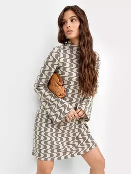 Платье с воротником-стойкой и длинными рукавами в расцветке