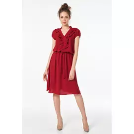 Платье с вырезом на спине и свободной юбкой