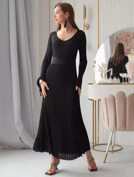 Платье вязаное