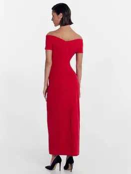 Платье женское в красно-алом цвете