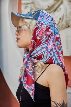 Платок "кавказский скакун", 90*90