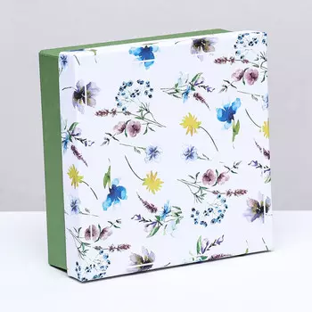 Подарочная коробка квадратная