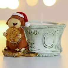 Подсвечник со свечой