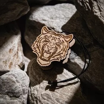 Подвеска автомобильная grand caratt тигр, дерево, войлок