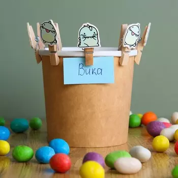 Прищепки декоративные с веревкой для подвеса