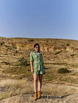 Рубашка женская зеленая с принтом