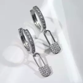 Серьги со стразами