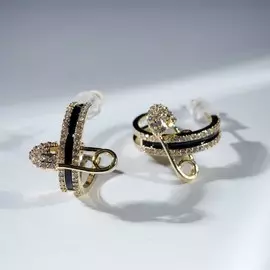 Серьги со стразами