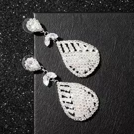 Серьги со стразами