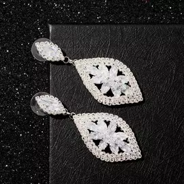 Серьги со стразами