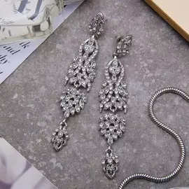 Серьги висячие со стразами