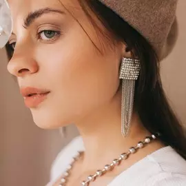 Серьги висячие со стразами