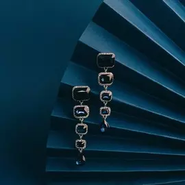 Серьги висячие со стразами