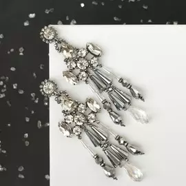 Серьги висячие со стразами
