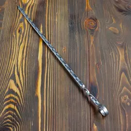 Шампур с ручкой-кольцом, рабочая длина - 40 см, ширина - 10 мм, толщина - 2.5 мм, с узором