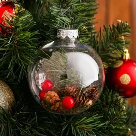 Шар с новогодним декором