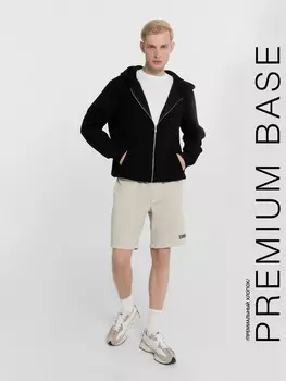 Шорты мужские бежевые с нашивкой