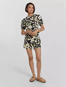 Шорты женские черные с цветочным принтом