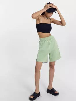 Шорты женские в туманно-зеленом цвете