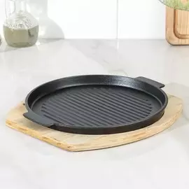 Сковорода чугунная на деревянной подставке