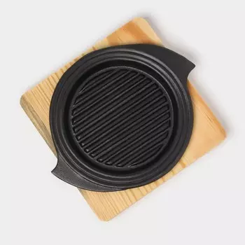 Сковорода чугунная на деревянной подставке