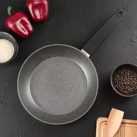 Сковорода кованая доляна stonetech grey, d=24 см, с антипригарным покрытием, ручка soft-touch, индукционное дно