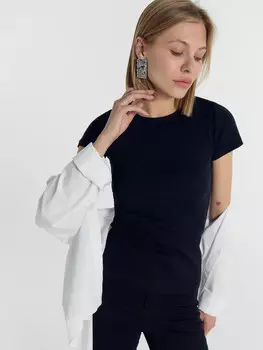 Спортивная футболка черного цвета