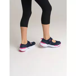 Спортивные туфли