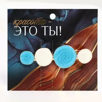 Стильная заколка на подложке