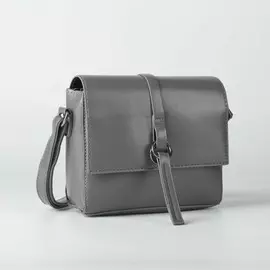 Сумка-мессенджер на клапане, длинный ремень, цвет серый