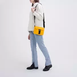 Сумка на ремешке с застёжкой, цвет жёлтый
