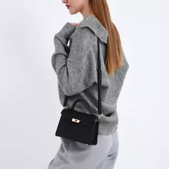 Сумка женская-мессенджер, черная, 19137 см