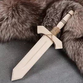 Сувенирное деревянное оружие