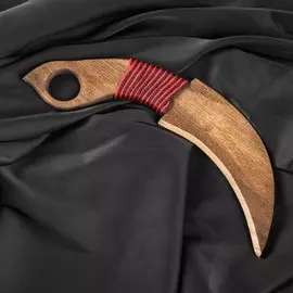 Сувенирное деревянное оружие