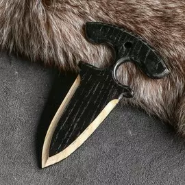 Сувенирное деревянное оружие