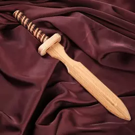 Сувенирное деревянное оружие