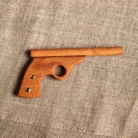 Сувенирное деревянное оружие